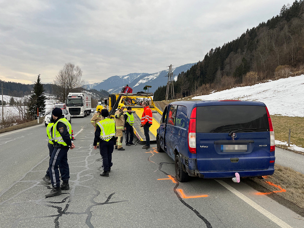 Verkehrsunfall B311 Höhe Kehlbach - Freiwillige Feuerwehr Saalfelden